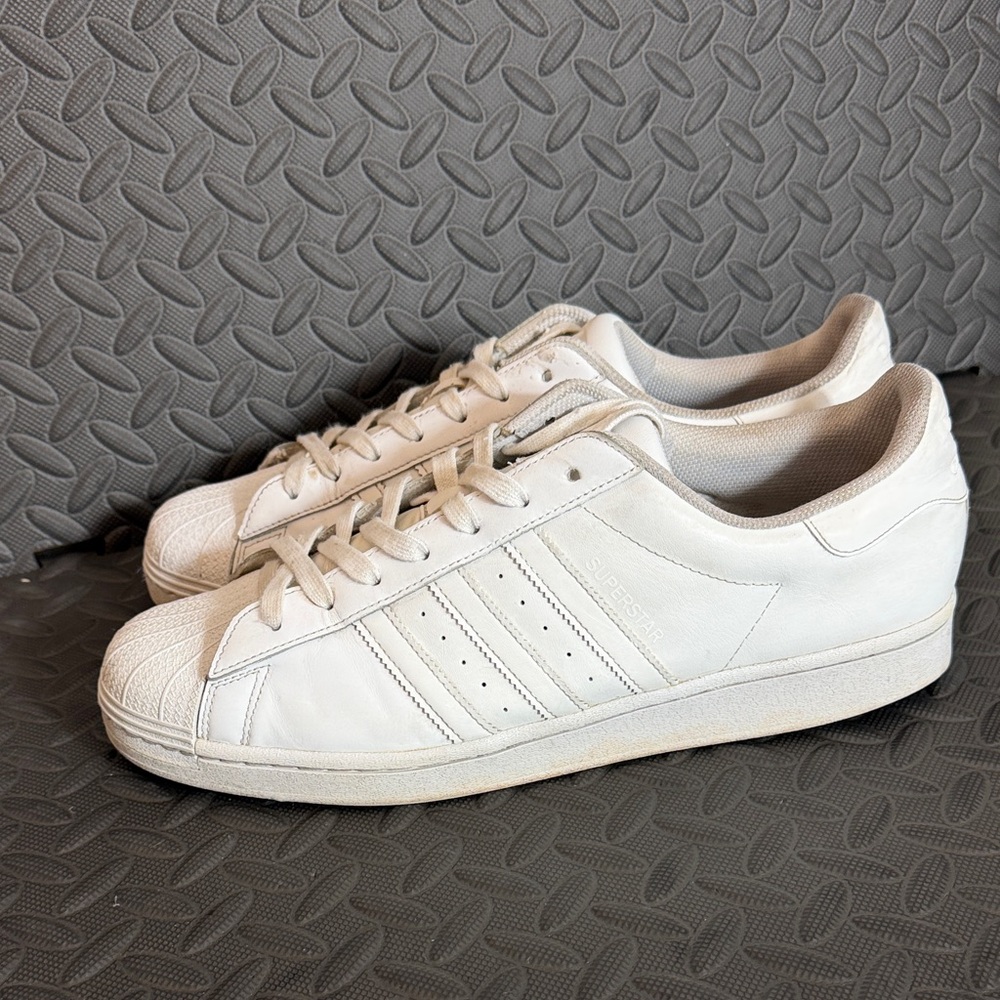 Adidas Superstar ⭐️ Shelltoe Sneakers Men’s size 13 Triple White